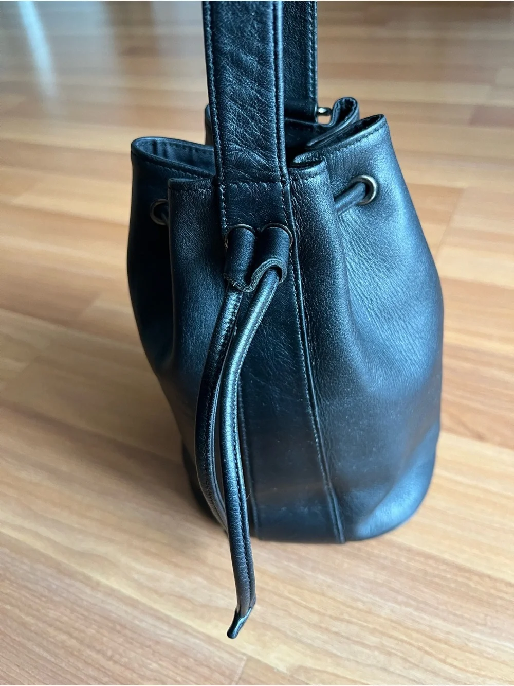 Crouch & Fitzgerald Black Leather Bucket Bag Convertible Backpack Purse